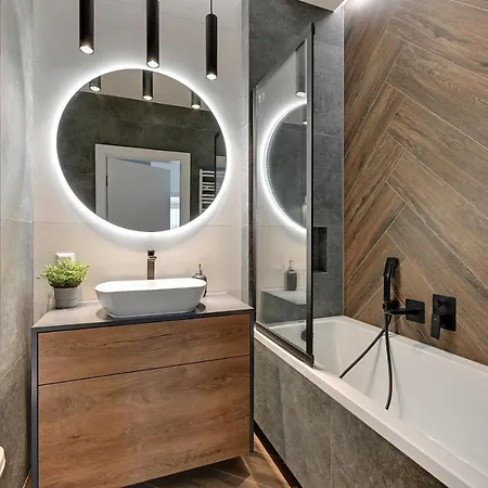 Bastion Walowa Center & Parking By Downtown * גדנסק